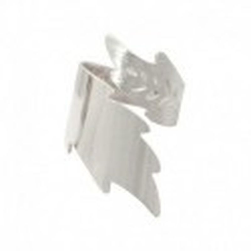 ANILLO ESPIRAL HOJAS FACETADO. COLOR PLATA