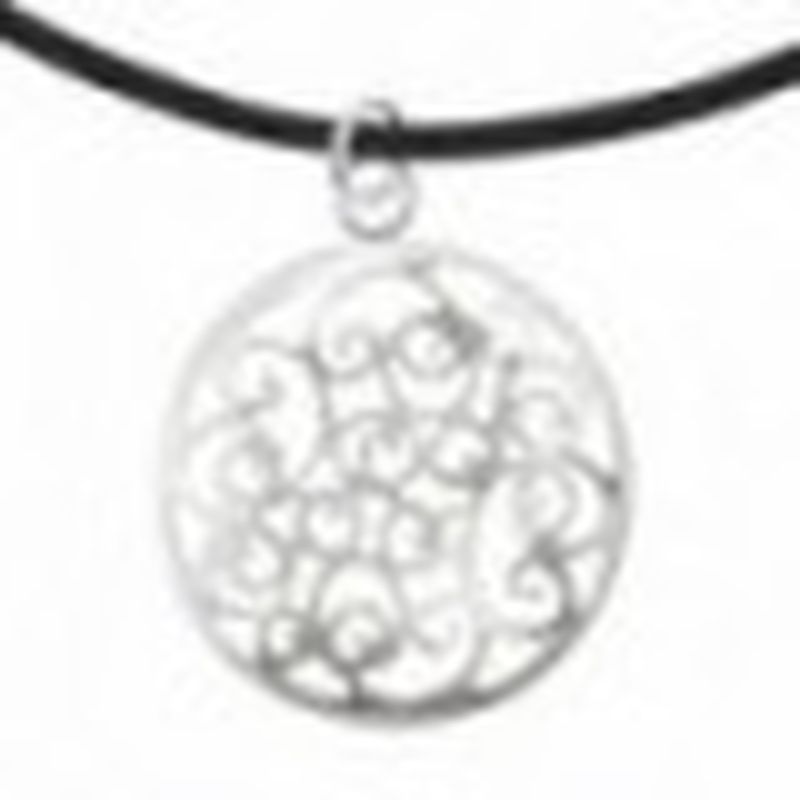 COLGANTE FILIGRANA COLOR PLATA CON CORDON CUERO NEGRO