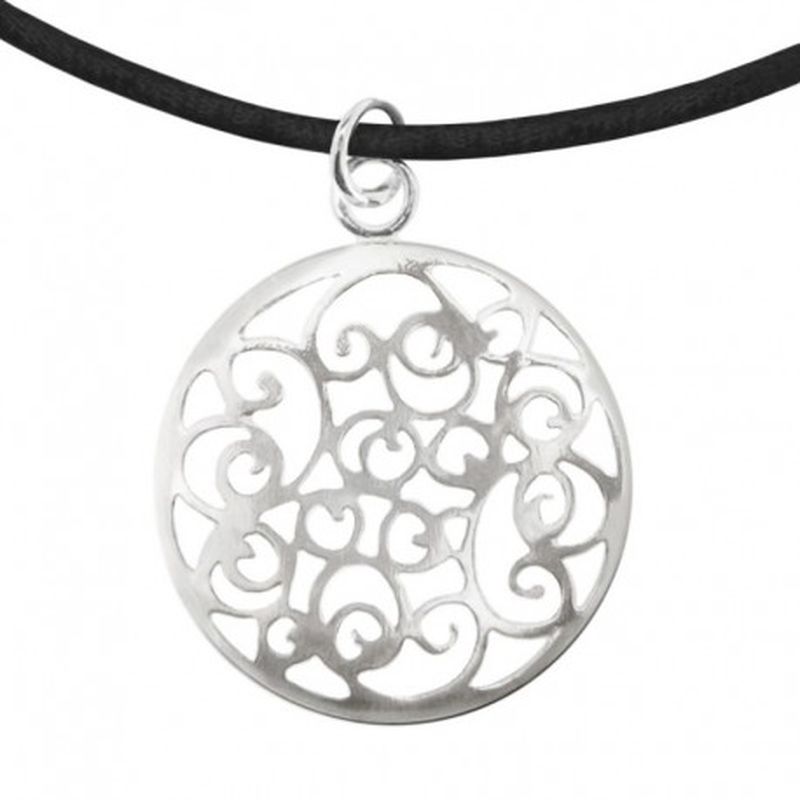 COLGANTE FILIGRANA COLOR PLATA CON CORDON CUERO NEGRO