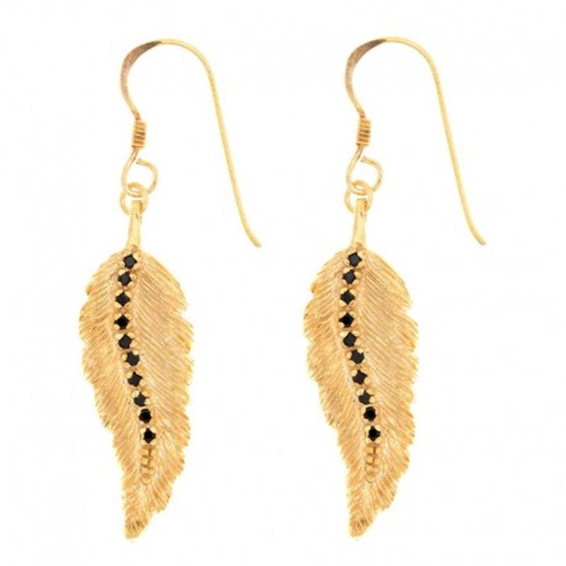 PENDIENTES PLUMA CON CIRCONITAS NEGRAS. COLOR CHAPADO ORO AMARILLO