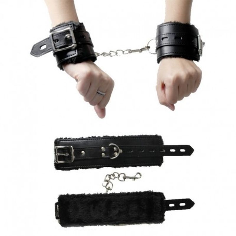 ESPOSAS CUERO CON PELUCHE